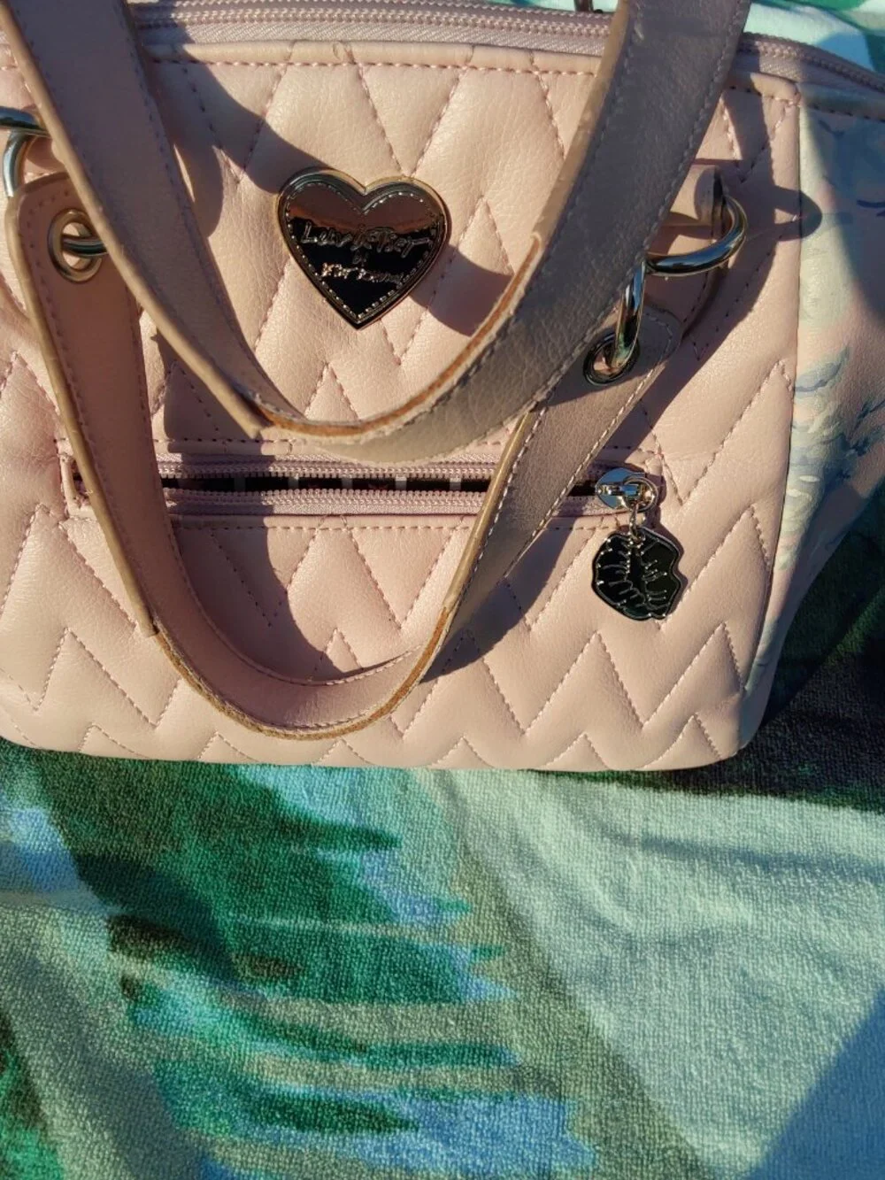 BETSEY JOHNSON PINK PURSE BEAUTIFUL